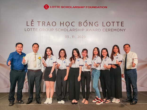 Sinh viên UFM nhận học bổng Lotte lần 2 năm 2020