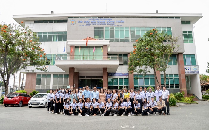 Sinh viên UFM tham quan thực tế tại Công ty CP ICD Tân cảng Sóng Thần